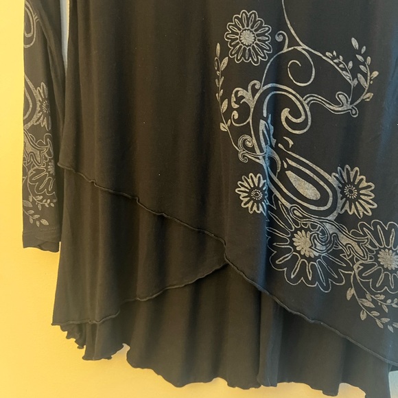 Black long sleeve yak & yeti top - Picture 3 of 3